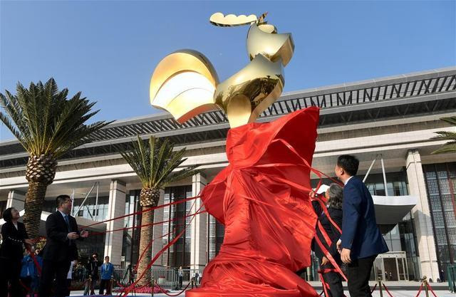 第28届金鸡百花电影节不锈钢金鸡雕塑揭幕