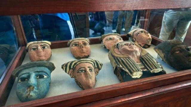 埃及出土世界上罕见圣甲虫雕塑幼狮子木乃伊