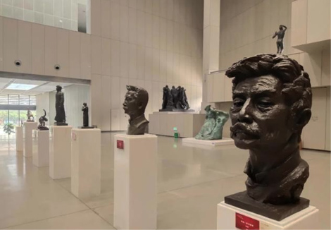 国庆假期观看“红色文化”雕塑展彰显风采